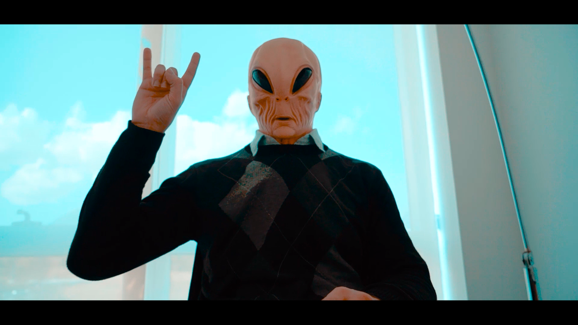 BIG-ROCKS-SMASHING-CARS---OFFICIAL-VIDEO3