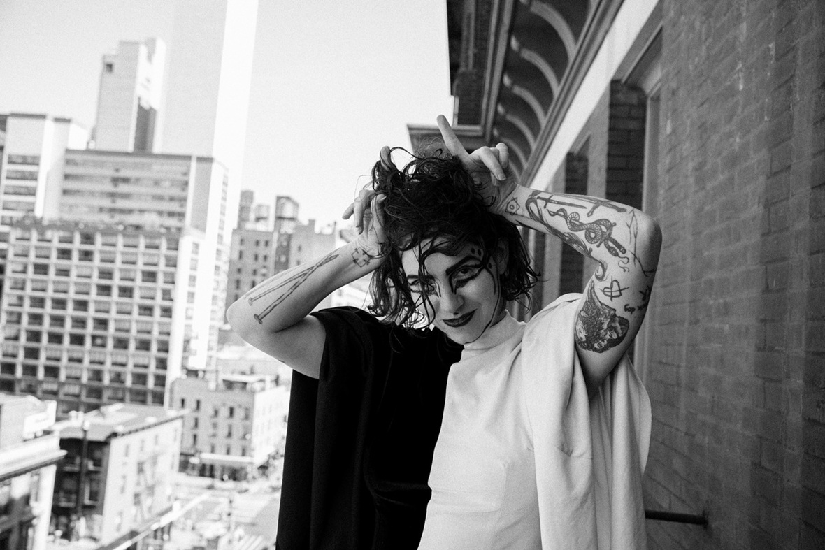 Emma Ruth Rundle Ebru Yildiz 1